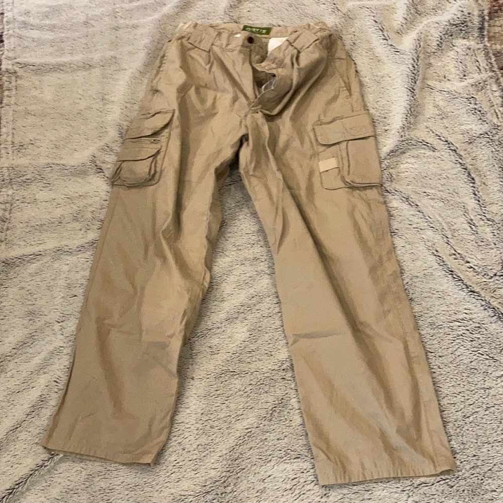 Orvis NWOT 34x30. Cargo pants ..Like new w/ adjustable waist